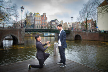 Wedding photography, elopement photographer, engagement and proposal photography, couple photoshoot, a man is on his knee proposing to his boyfriend, near a romantic canal Brouwersgracht, Amsterdam