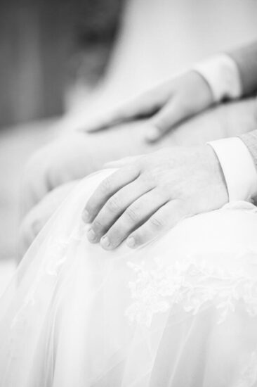 Bruidsfotograaf, trouwfotograaf, Wedding photography, bride photography, elopement photographer, marriage photography, wedding photo zoom on the groom hand on the bride's lap during a wedding ceremony in Amsterdam