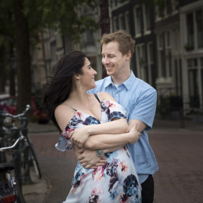 Couple photography, a man and woman posing during a loveshoot in the city centre in Amsterdam