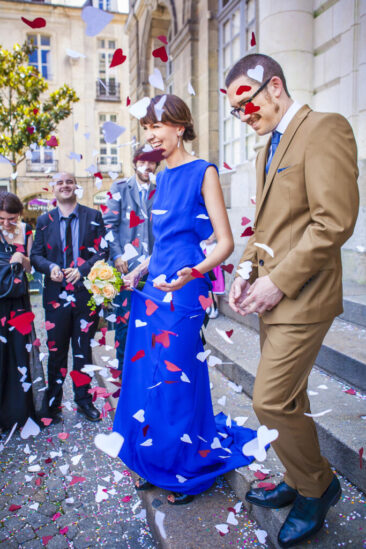 Bruidsfotograaf, trouwfotograaf, Wedding photography, bride photography, elopement photographer, couple photoshoot, a couple, the bride and groom, are going done the town hall under s some heart-shape confetti's in Rennes, France