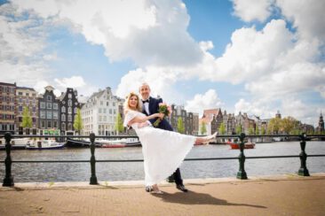Wedding photography, bride photography, elopement photographer, couple photoshoot, romantic photo of a bride and groom eloping in Amsterdam, Waterlooplein, Amsterdam