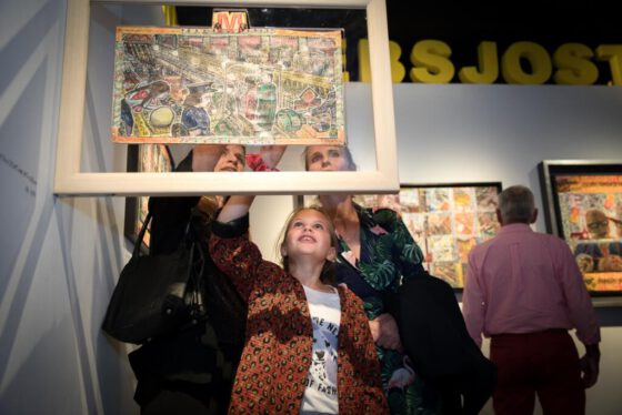 Cultural event photography, a child is looking at an artwork during opening of exhibition Woest at Outsider Art Museum (Museum van de Geest | Outsider Art in Hermitage Amsterdam
