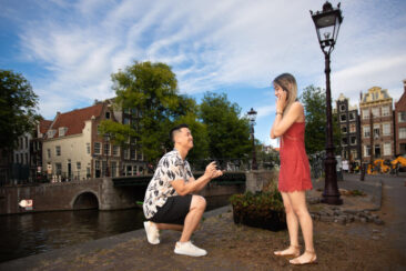 Proposal photography, couple photoshoot, loveshoot, engagement photoshoot: a man is on his knee proposing to his girlfriend near Brouwersgracht, Amsterdam