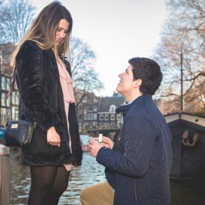 Proposal photography, a man is proposing to his girlfriend on a pontoon by Brouwersgracht, Amsterdam