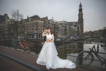 Wedding photography, elopement photographer, engagement and proposal photography, couple photoshoot, an Asian couple, bride and groom, posing near the romantic canal Prinsengracht during their elopement, Brouwersgracht, Amsterdam