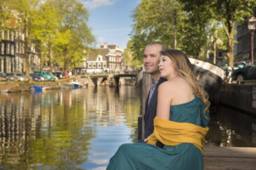 Couple photoshoot, loveshoot, engagement photoshoot, holiday photographer Amsterdam vacation photographer Amsterdam: a couple in love is posing near a romantic canal, Brouwersgracht, Amsterdam