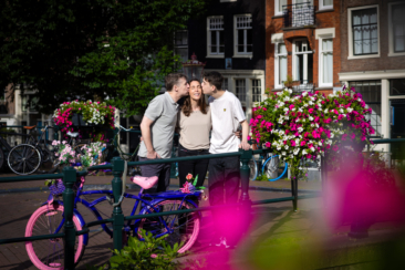 on-location family photoshoot in Amsterdam Familie fotosessie, children Photoshoot, together with the family for a fun photo session, teenagers and parents