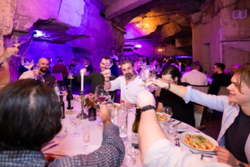 Corporate party photography, corporate event photography, conference photography, zoom on happy colleagues cheering, raising their glass during the Tellent Unleash dinner, at La Caverne near Maastricht