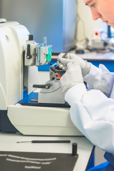 Lifestyle corporate photography, portrait of professional pharmaceutical researchers in their lab, Leiden